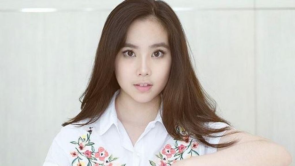 Aw! Tatapan Manis Agatha Chelsea Aw! Tatapan Manis Agatha Chelsea